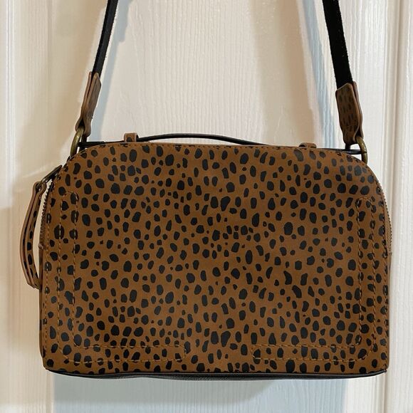 Universal Thread Leopard Print Crossbody Bag Womens Faux Leather  Compartments - Picture 1 of 15